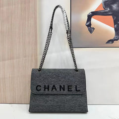 Elegant Chanel Shoulder Bag – Timeless Luxury (RYF026IV)