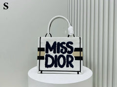 * The Miss Dior Bag (Simple and direct(AQBA009ZN)