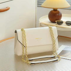 Prada It's a classic style with a gold chain strap ( KJBA009PO)