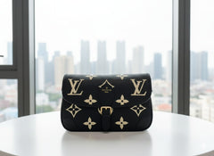 Louis Vuitton Flap Bag (HHBA070KK)