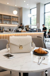 Louis Vuitton Flap Bag (HHBA070KK)