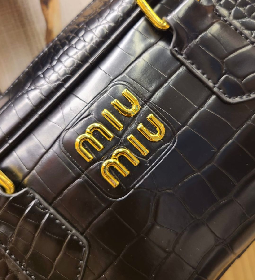 Crocodile-Embossed  Leather Handbag (GHBA009J)