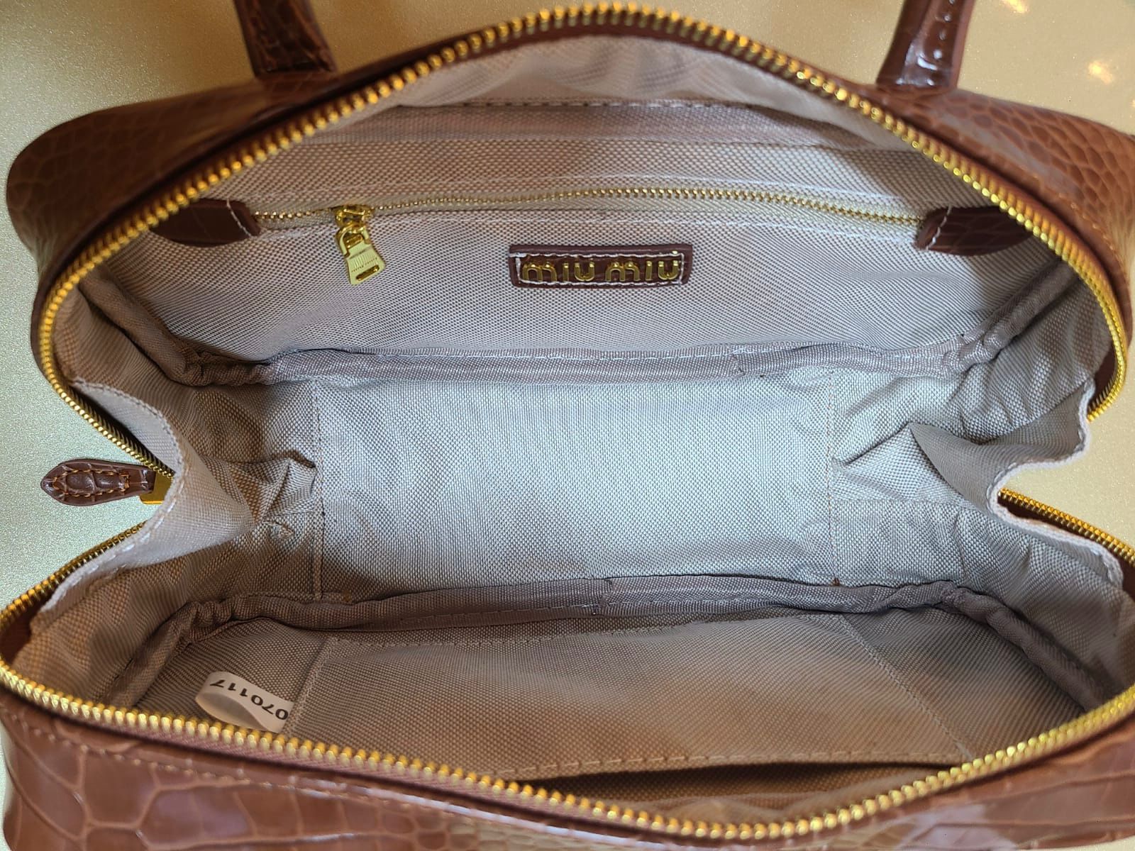 Crocodile-Embossed  Leather Handbag (GHBA009J)