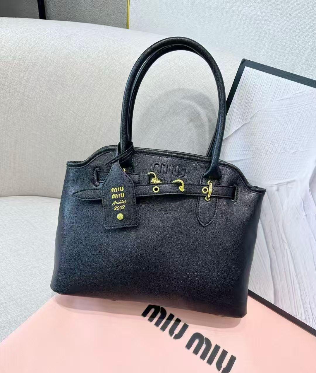 Elegant Blush  Tote Bag (HgBA009j)