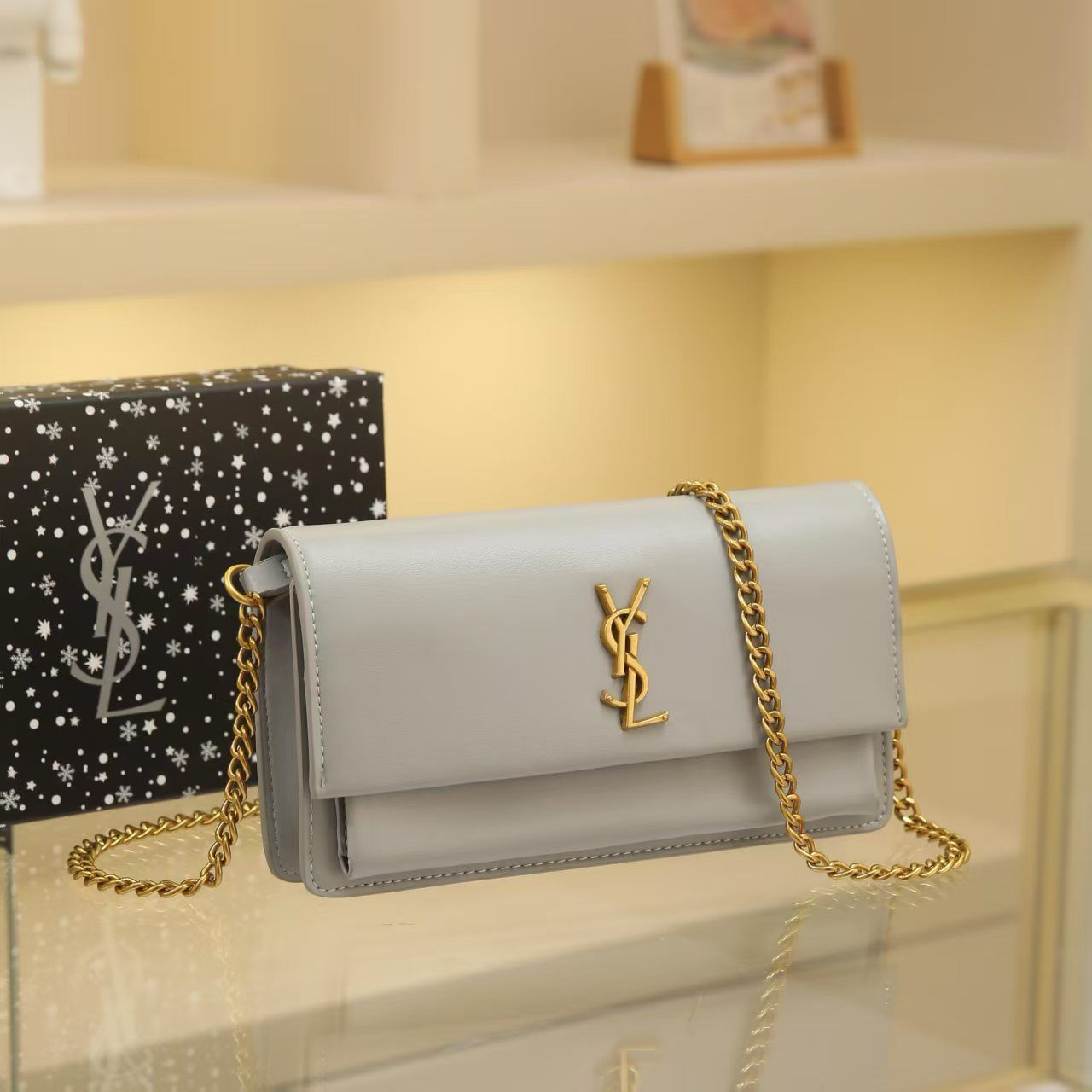 YSL  Leather Chain Bag – Iconic & Sophisticated (RRF026EY)