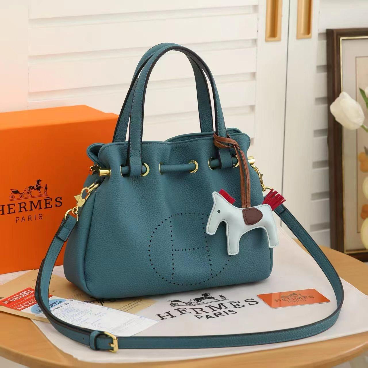Chic Leather Tote with Gold Hardware & Horse Charm