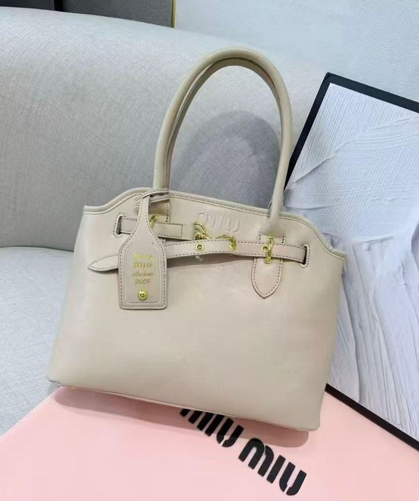 Elegant Blush  Tote Bag (HgBA009j)