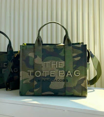 Versatile Totes: From Textured Chic to Urban Camo Marc Jacobs (FDBA009)