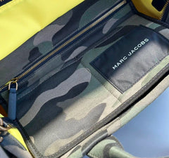 Versatile Totes: From Textured Chic to Urban Camo Marc Jacobs (FDBA009)