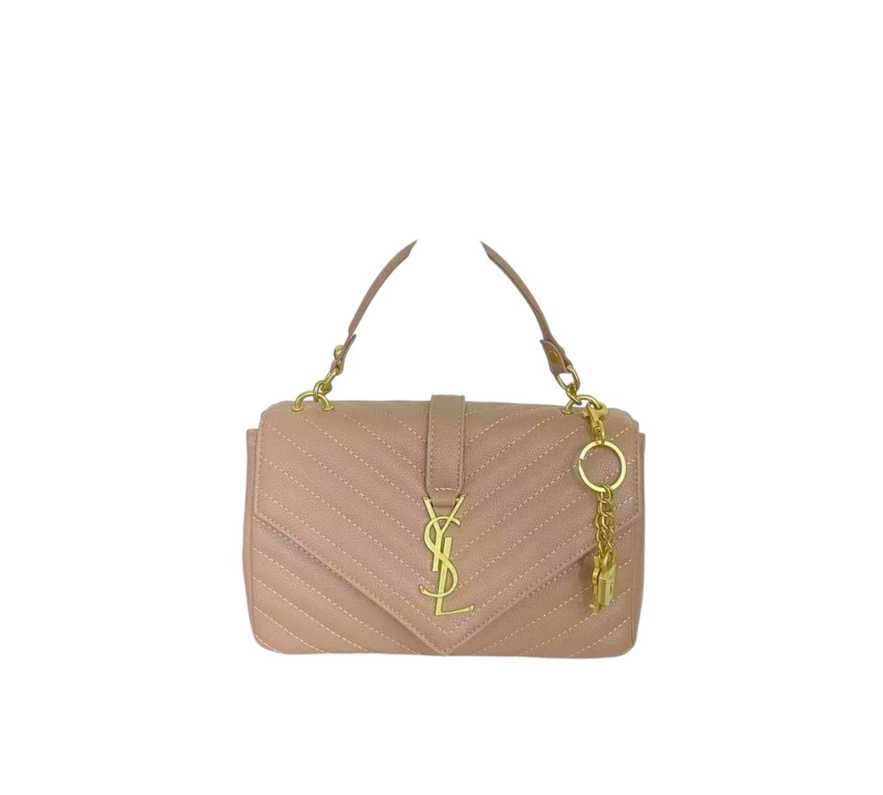 The quilted handbag with a metallic emblem and chain strap (VCF0026&BA009N)