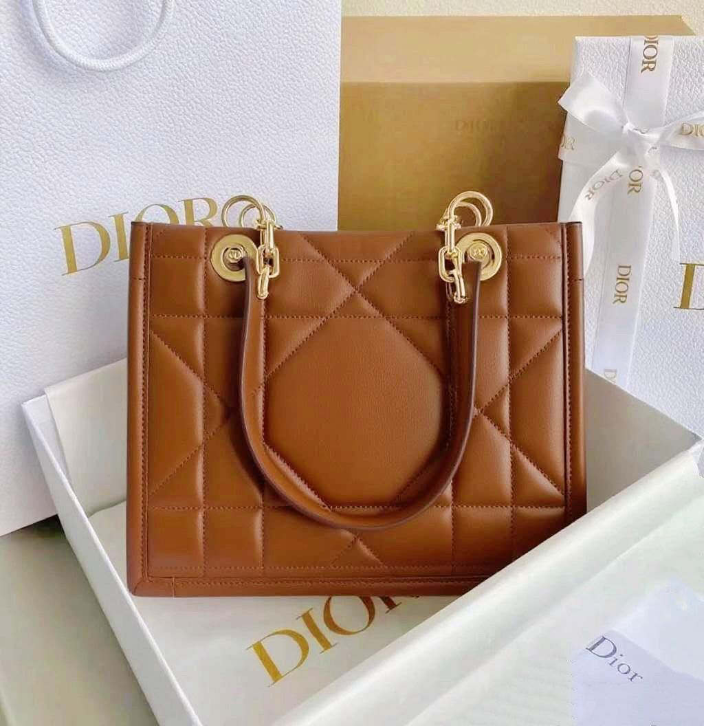 "DIOR" Elegant Quilted Handbag (HGBA009PP)
