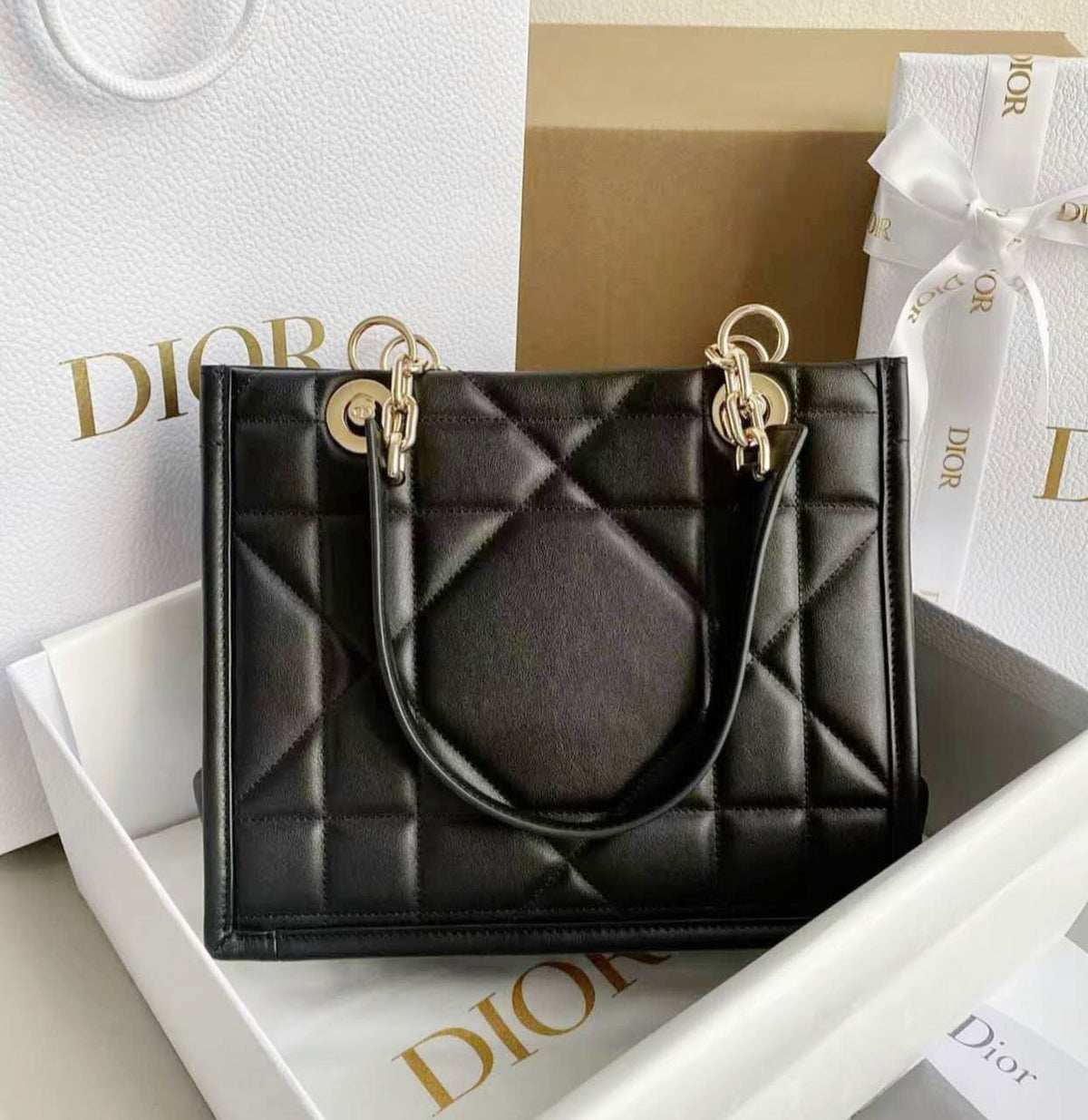 "DIOR" Elegant Quilted Handbag (HGBA009PP)