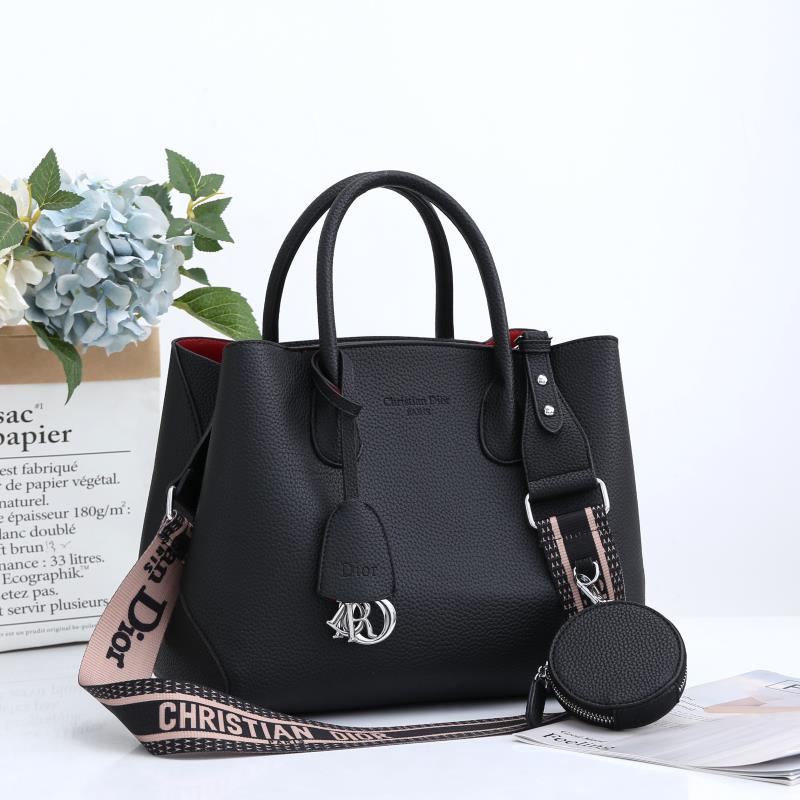 Christian Dior Handbag Collection Display (YYBA009TR)