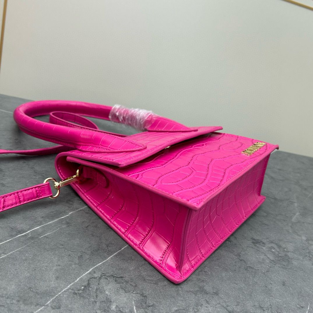 Jacquemus Hand Bag Le Grand Bambino Handbag (HGBA009LO)
