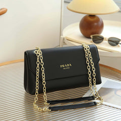 Prada It's a classic style with a gold chain strap ( KJBA009PO)
