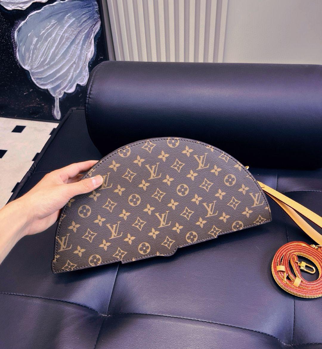 Louis Vuitton LV Fan Bag (GFBA009KK)