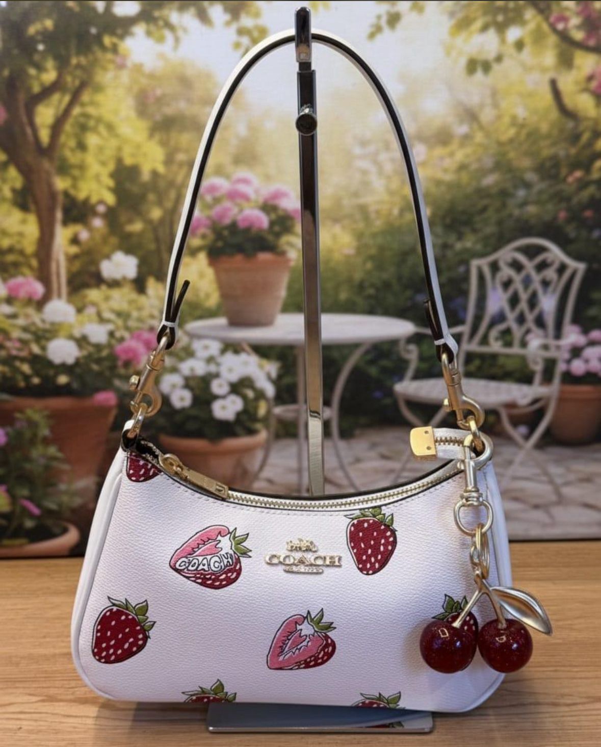 🌸 Coach Daisy Monogram Shoulder Bag (TRCA050PP)