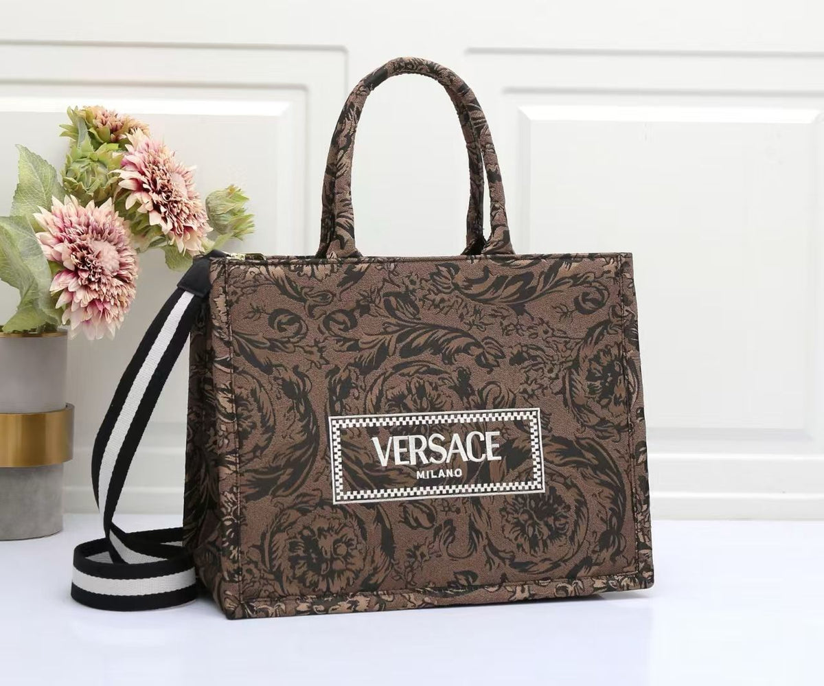 tote bag featuring an elegant, all-over Versace (FDBA009FF)