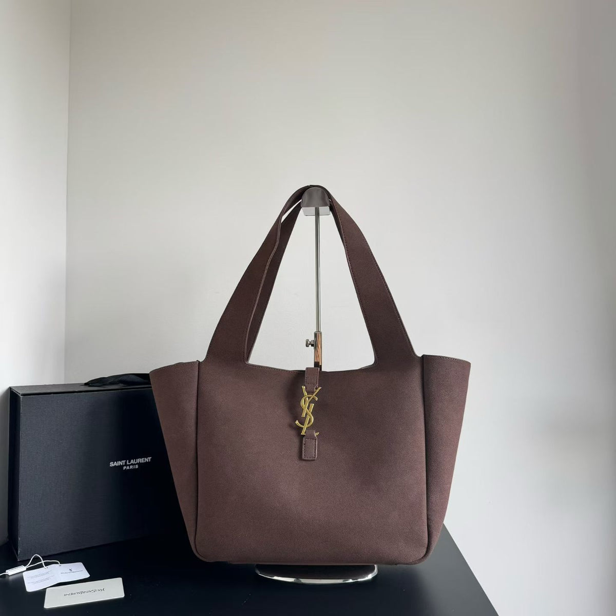 Saint Laurent, a design known for its "East/West"(HHBA009LL)
