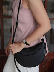 This bag is the Polène Numéro Dix, a popular "half-moon" (FEBA009HF)