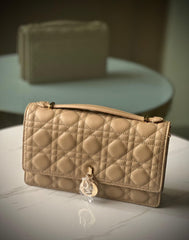 Elegant Quilted Leather Handbag (NNF0026)