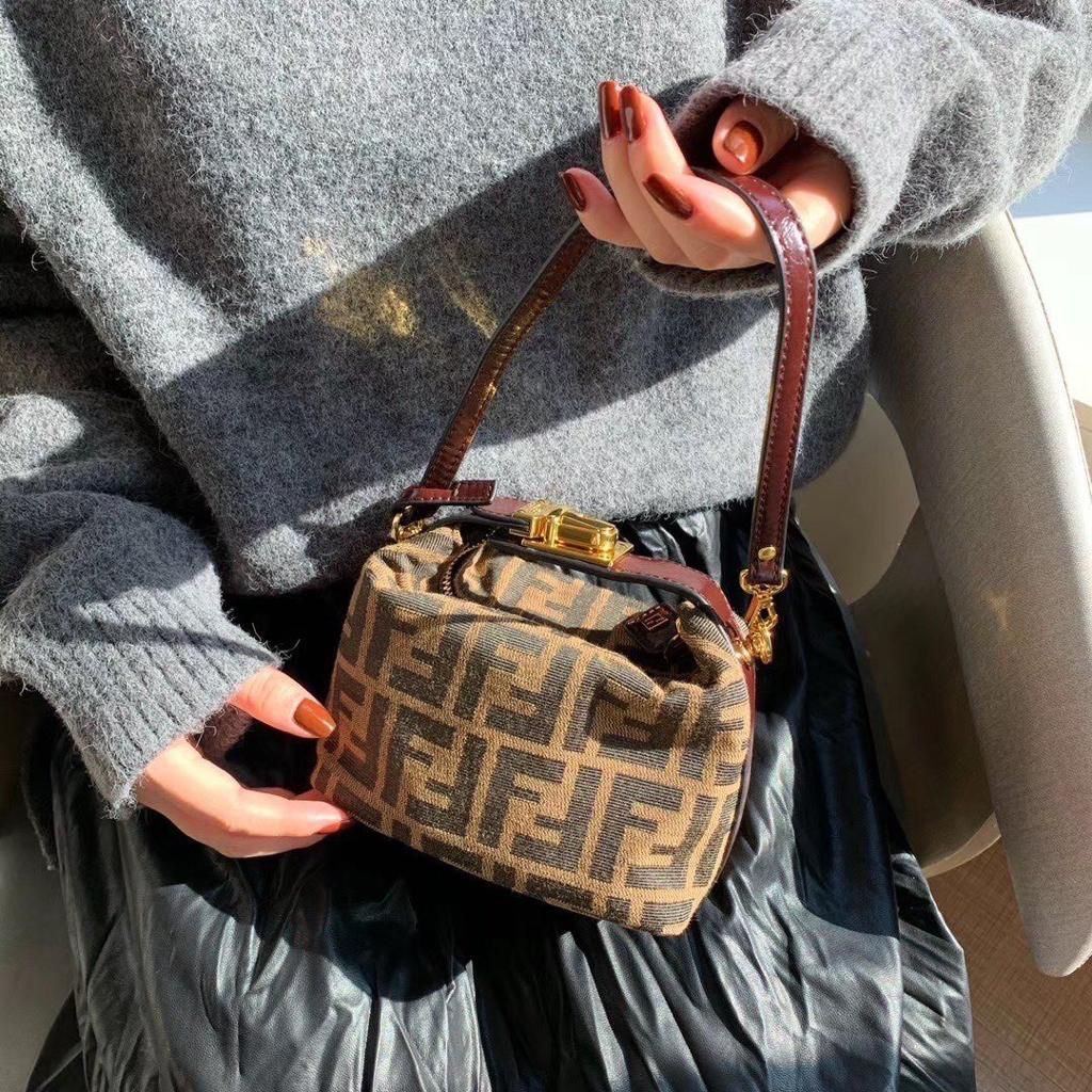 Fendi FF Monogram Shoulder Bag (FFBA009X)