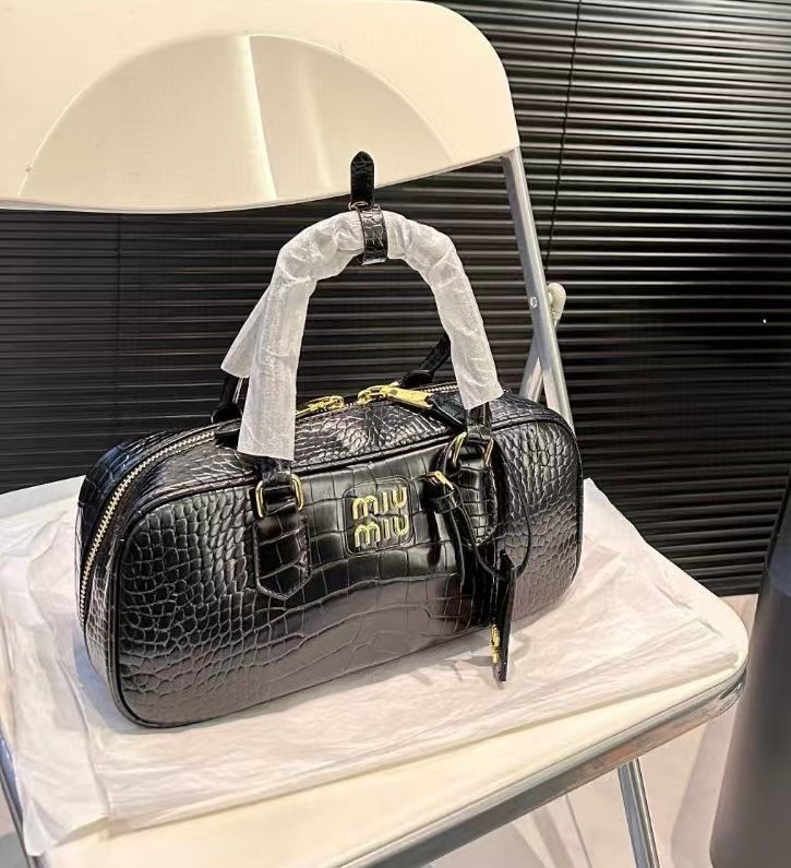 Crocodile-Embossed  Leather Handbag (GHBA009J)