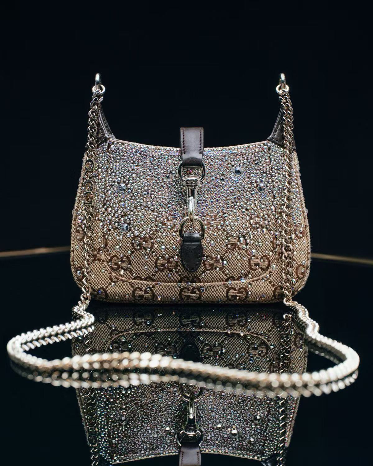 Gucci GG Crystal Embellished Chain Bag – Limited Edition (DeBA031E)